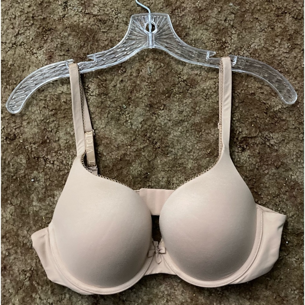 EUC Victoria’s Secret beige (nude) bra. Size: 36C. Body by Victoria, I believe.